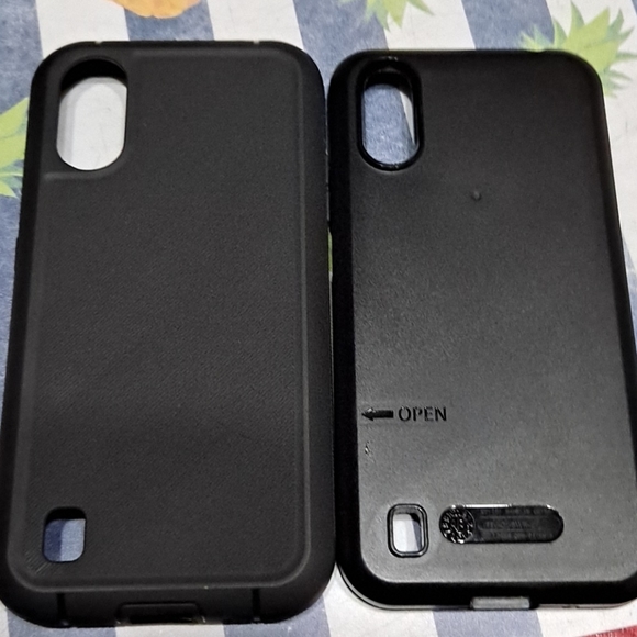 Samsung galaxy A01 16GB W/2 phone cases